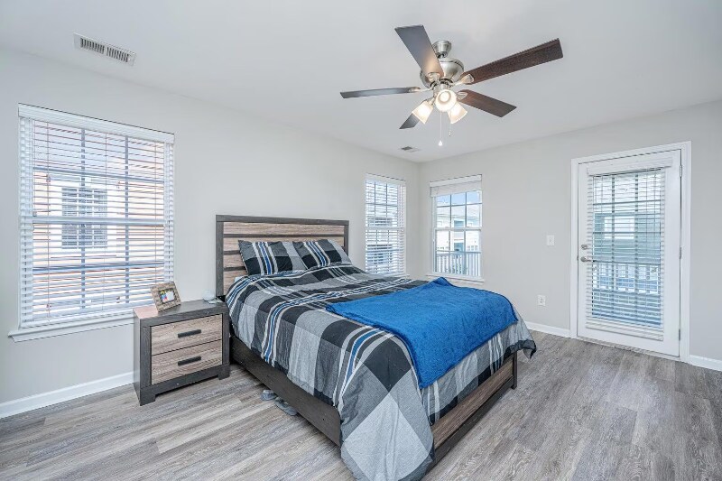 Building Photo - 9042 Parlor Dr
