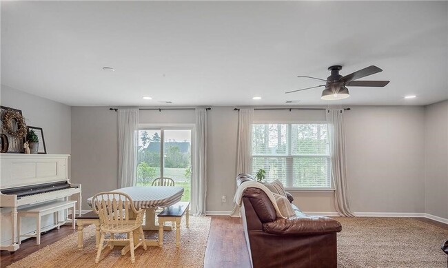 Building Photo - 635 Hogan Dr
