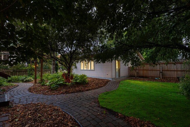 Building Photo - 4848 Ewing Ave S