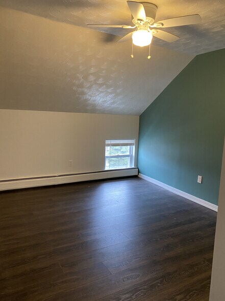 bedroom 3 off of livingroom - 198 Tecumseh St