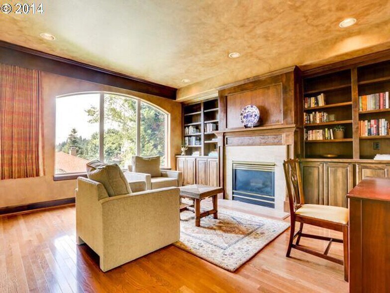 Large office - 3447 SW Doschview Ct