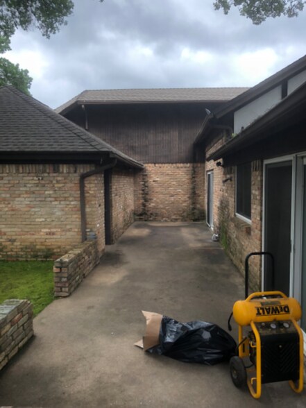 Building Photo - 413 Top Hill Dr