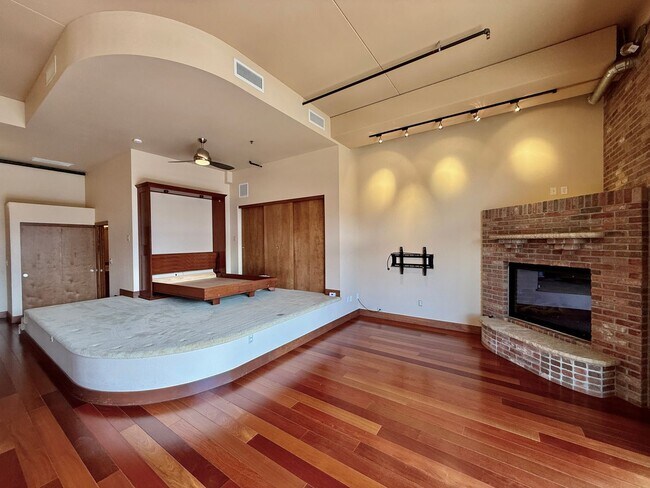 Building Photo - Luxury Studio in the Heart of Downtown Colorado Springs – All utilities included-Premium Living w...