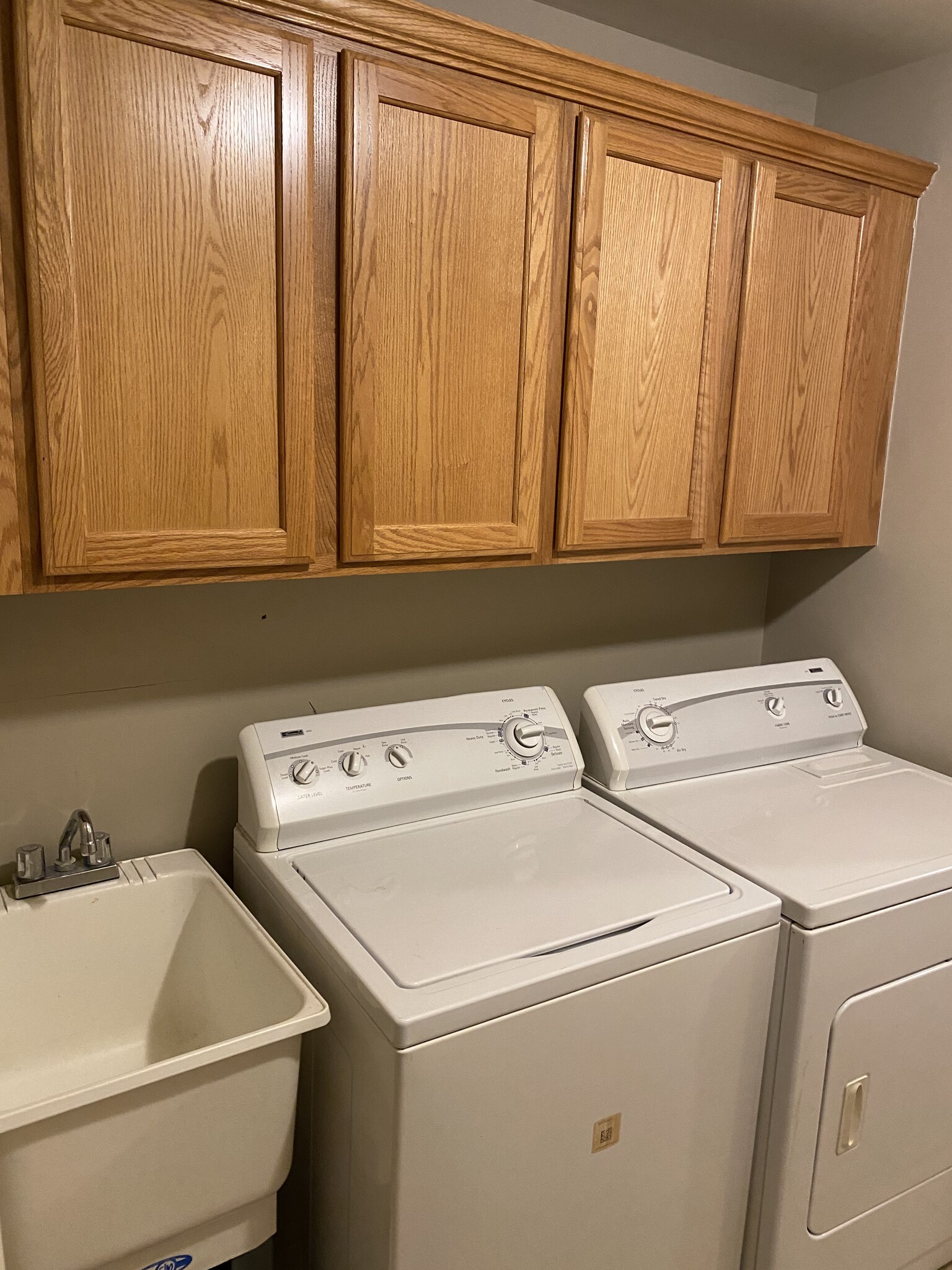 Building Photo - 5625 Twin Oaks Dr