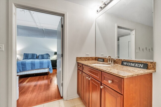 Building Photo - 520 S State St