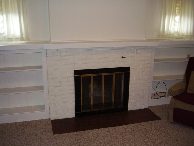 Building Photo - Great Location close to Clark Park!