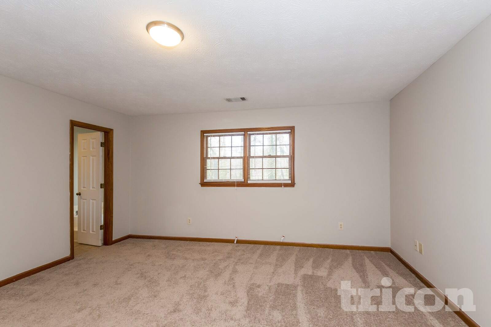 Building Photo - 184 Hickory View Dr