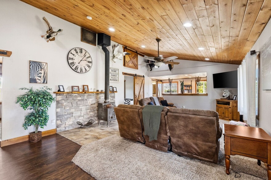 Building Photo - 7625 N Williamson Valley Rd