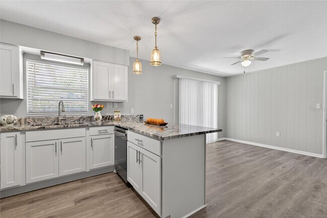 Building Photo - Move-in Ready 3BR/2BA NW Gainesville Home - Available NOW!
