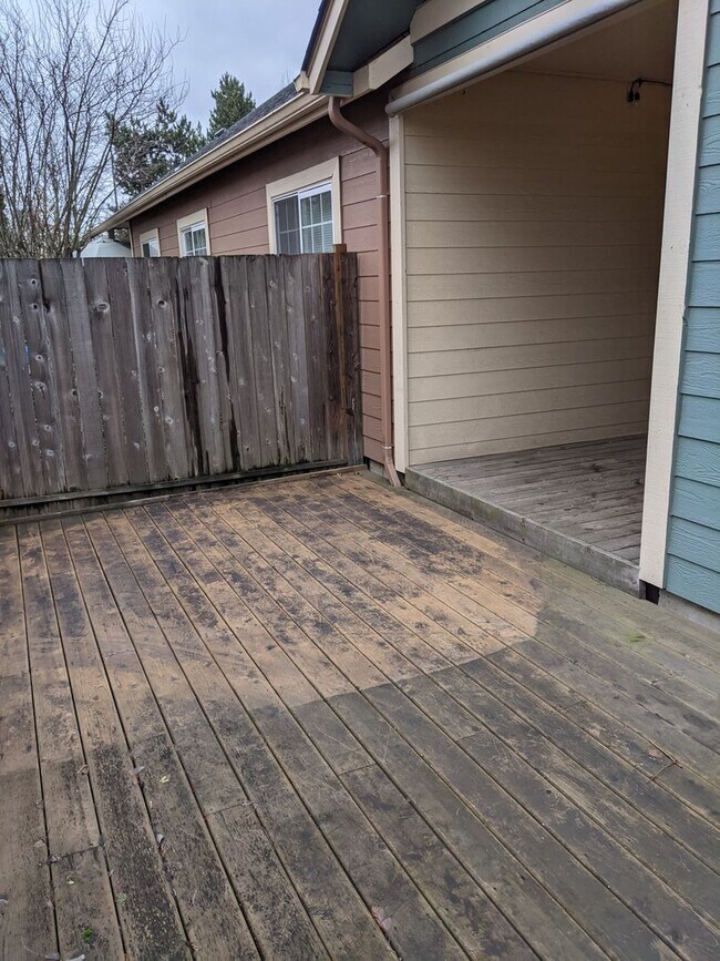 Building Photo - Beautiful 3-Bedroom, 2-Bath Duplex On A Corner Lot!
