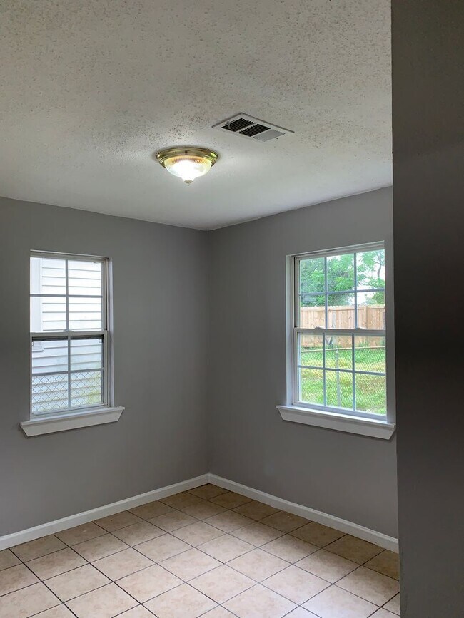 Building Photo - Single Family Home Ready for Occupancy wit...
