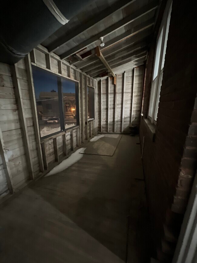 Enclosed deck/porch - 506 W Sheridan Ave