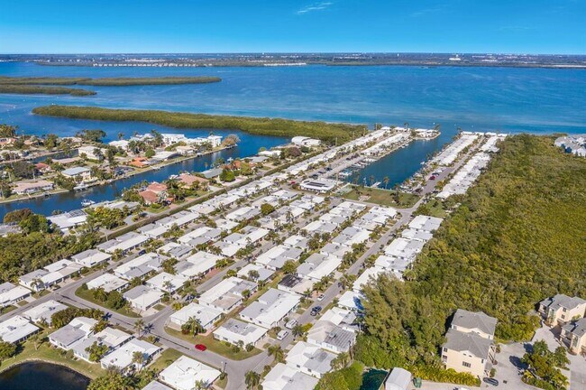 Building Photo - 573 Spanish Dr N