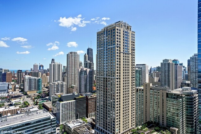 Building Photo - 345 N La Salle Dr