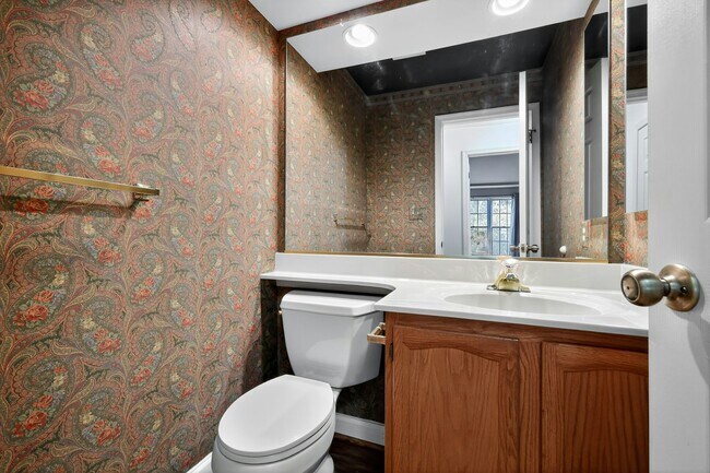 Building Photo - 2711 Summerview Way