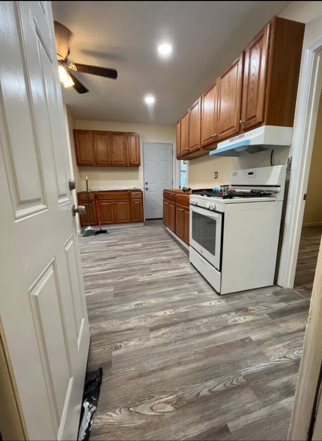 Primary Photo - 94 Carlisle St