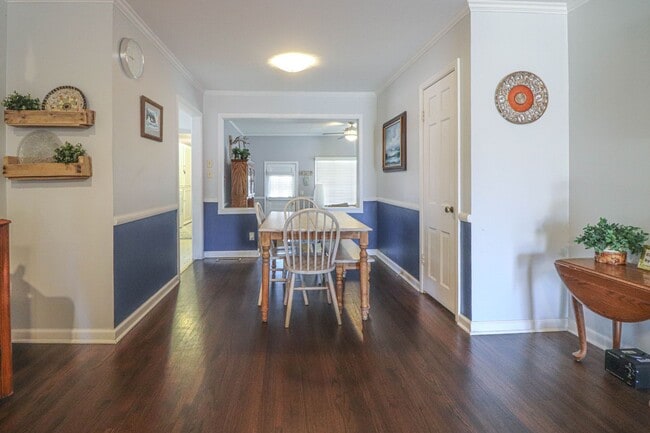 Building Photo - Nice Midtown Bungalow