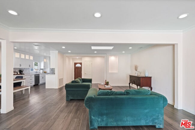 Building Photo - 4875 Bluebell Ave