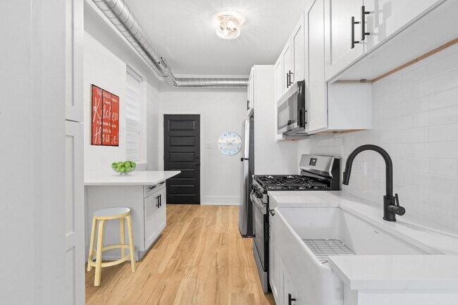 Building Photo - 1743 W 18th Pl