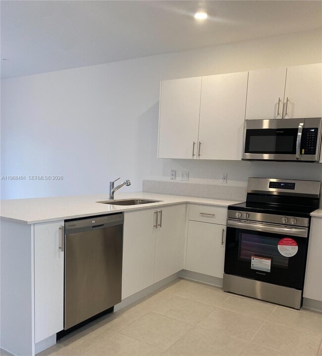 Building Photo - 247 SW 159th Dr