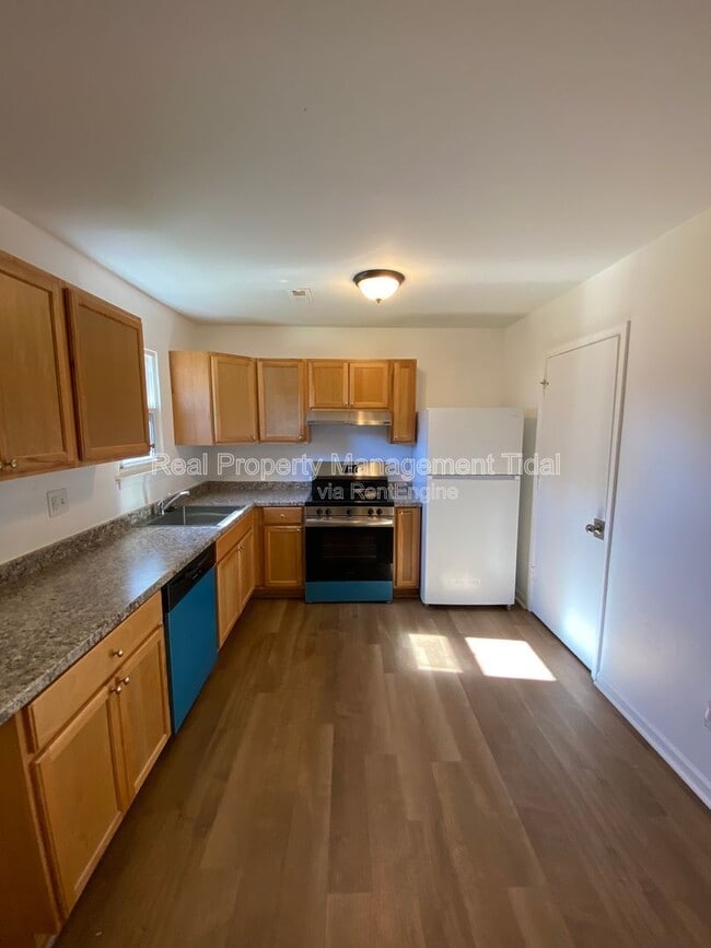 Building Photo - 726 19th St