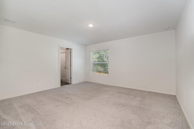 Building Photo - 2359 Fallkirk Ave