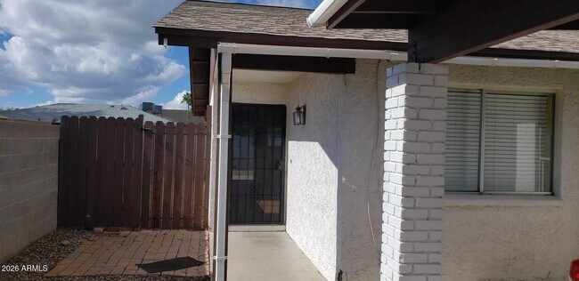 Building Photo - 1454 S Doran