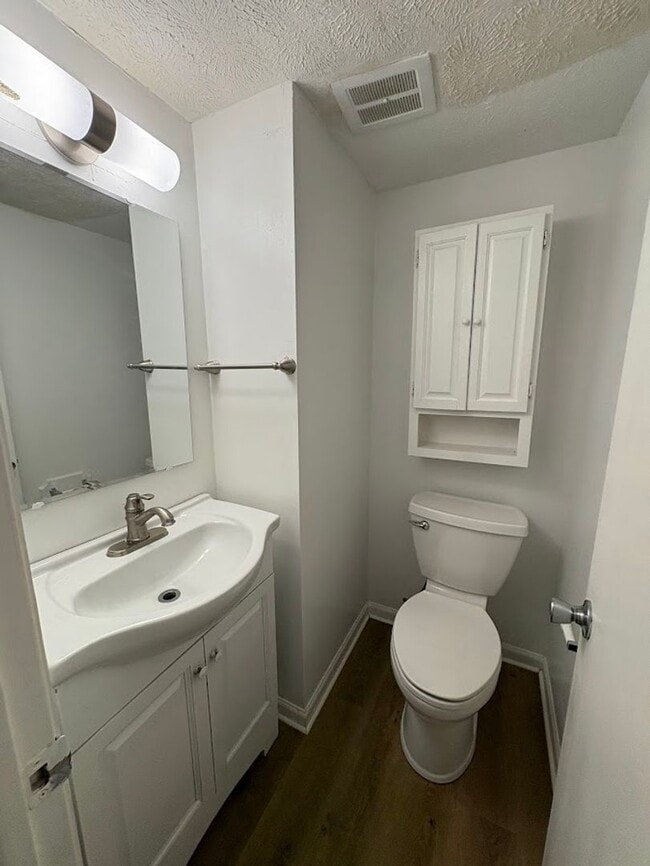 Building Photo - Three bedroom two bathroom home for rent