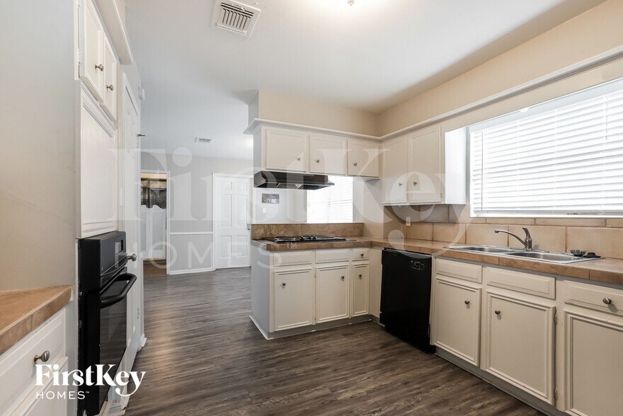 Building Photo - 17415 Rustic Pine Trail