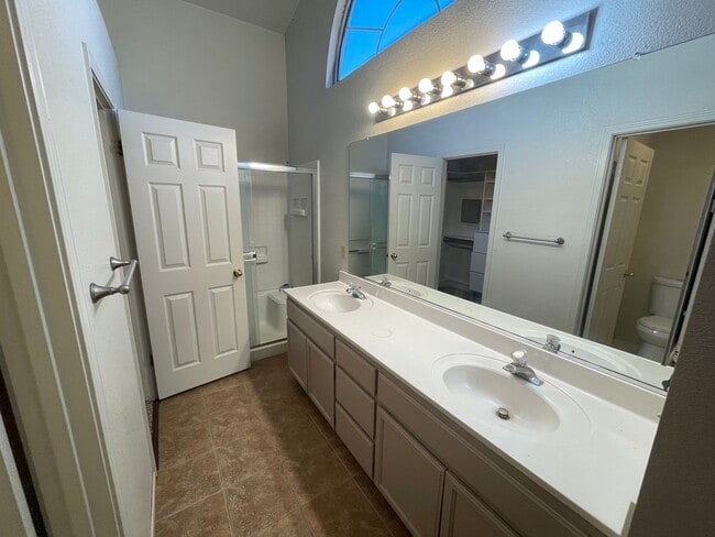Building Photo - Single story home in convenient Salida!