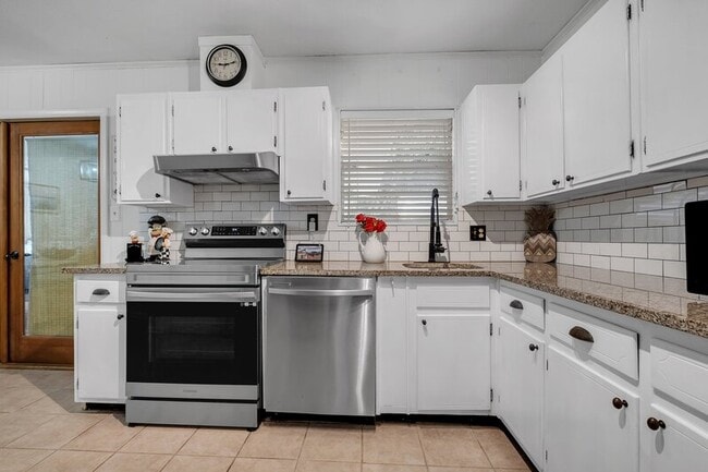 Building Photo - 1809 Quince Dr