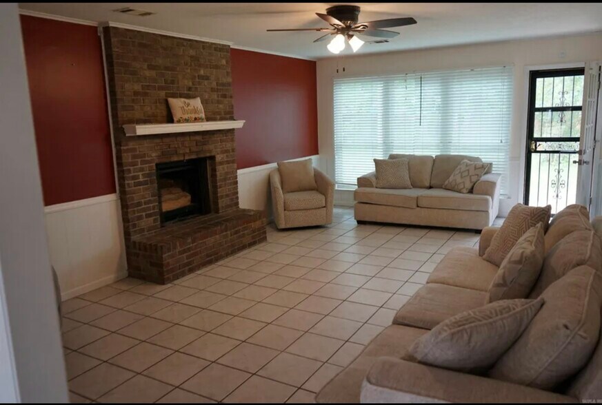 Building Photo - 1412 Green Mountain Dr