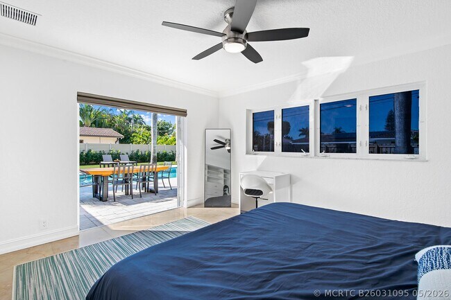 Building Photo - 4761 Bayview Dr