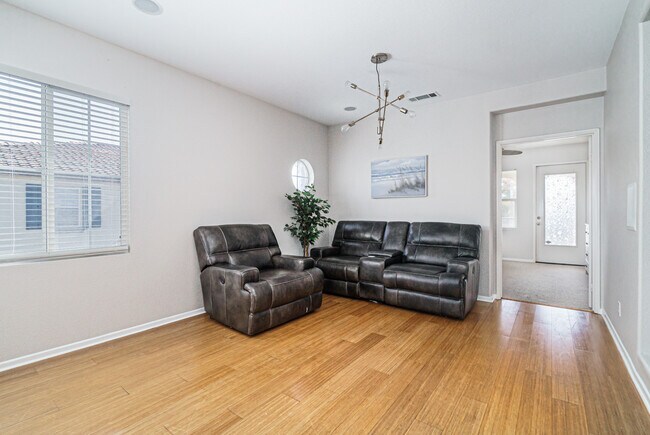 Building Photo - 2735 Brighton Ct