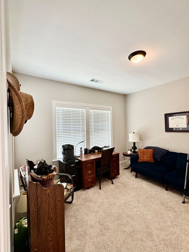 Building Photo - 504 Grey Oak Cir