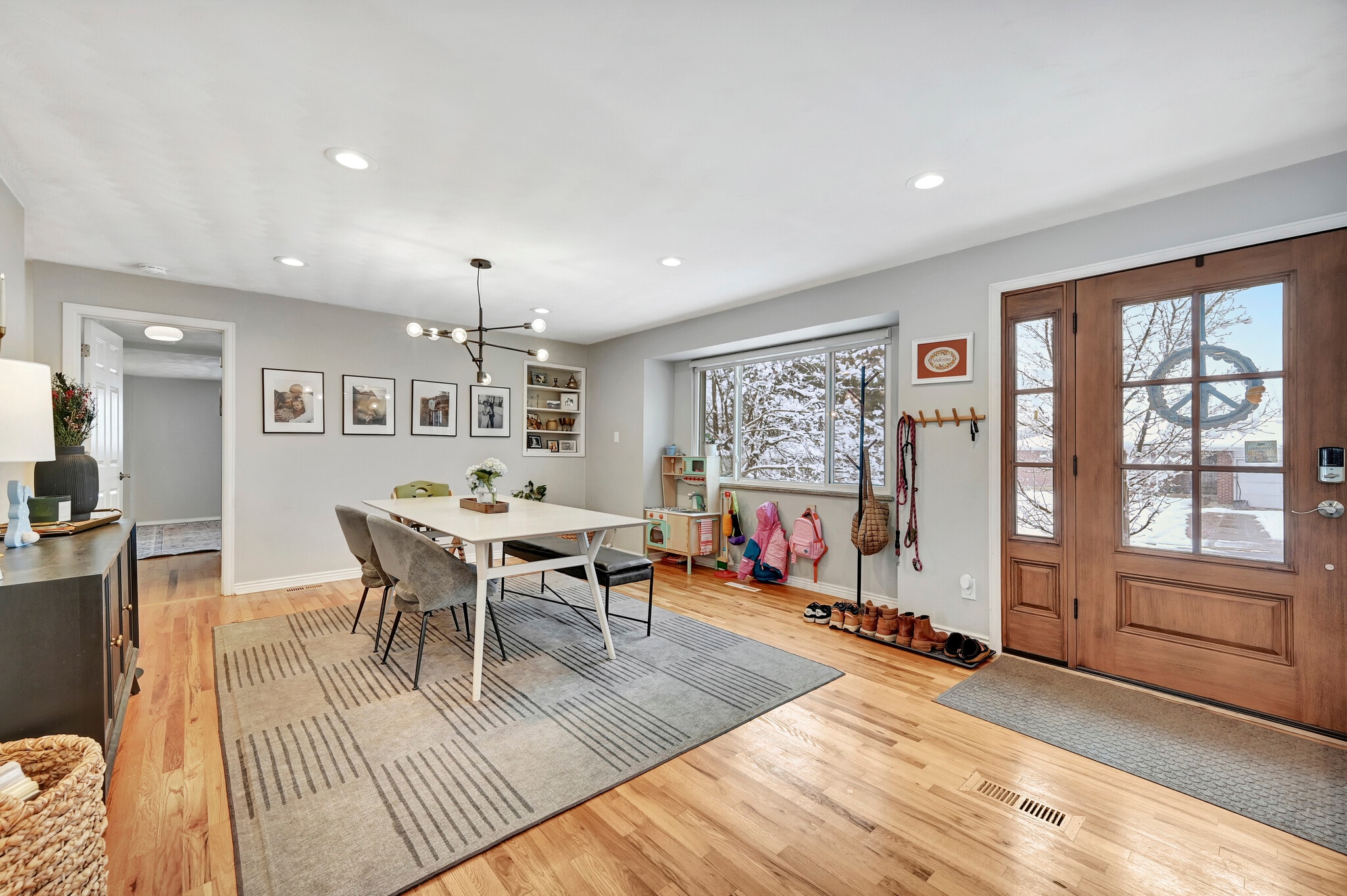 Building Photo - 6526 S Elizabeth Way