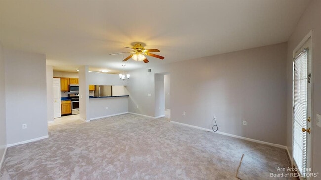 Building Photo - 2666 S Knightsbridge Cir