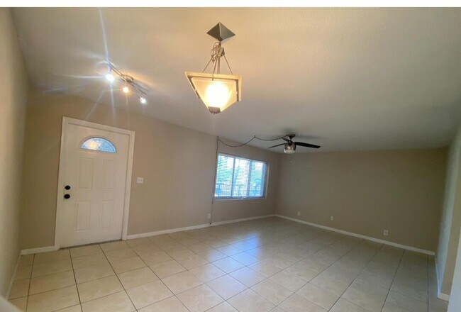 Building Photo - 124 Yacht Club Dr