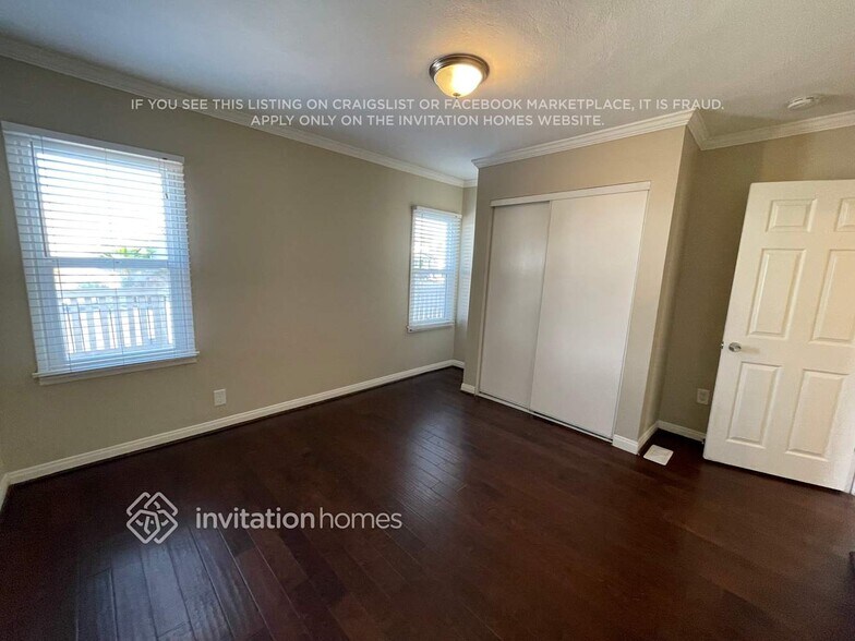 Building Photo - 3003 Hillcrest Dr