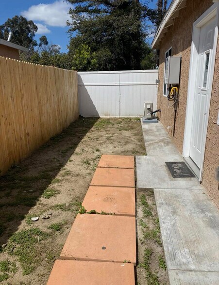 Building Photo - 14643 Chatsworth St