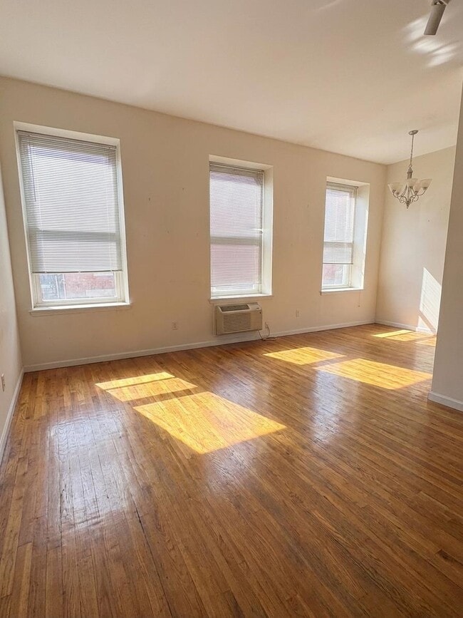 Building Photo - 222 Grand St