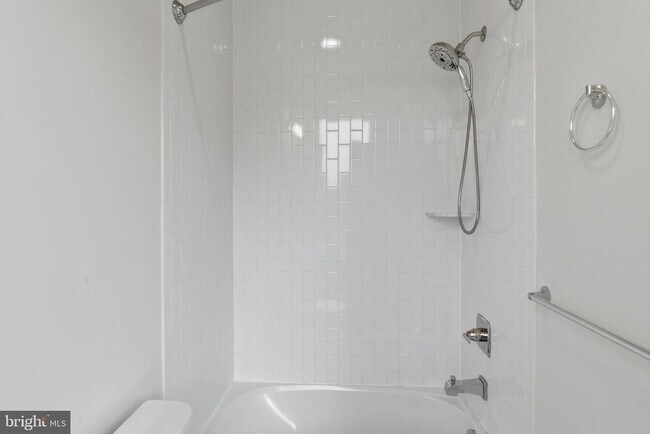 Building Photo - 16199 Columbus Ave