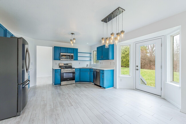 Building Photo - 1563 Scio Ridge Rd