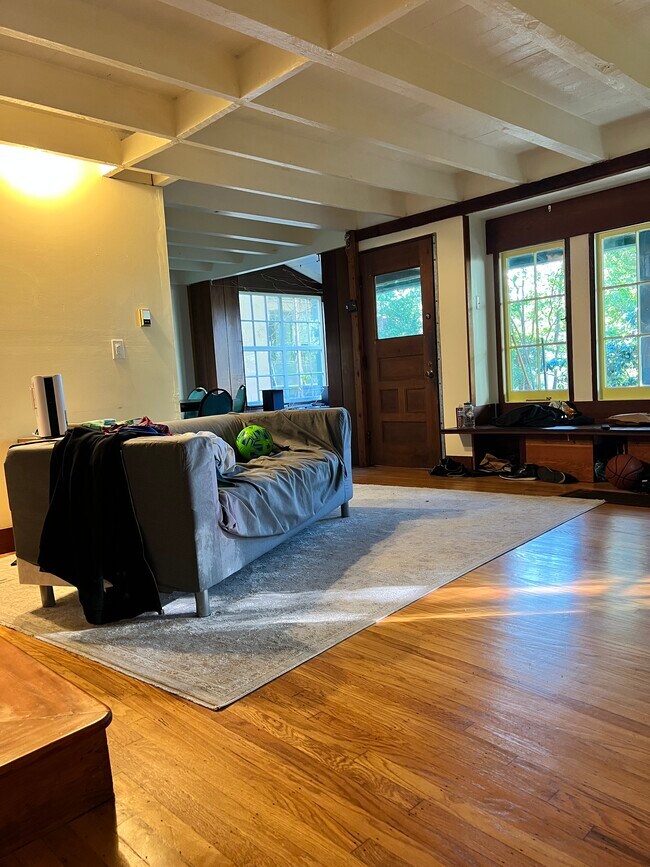 Building Photo - 1733 La Loma Ave