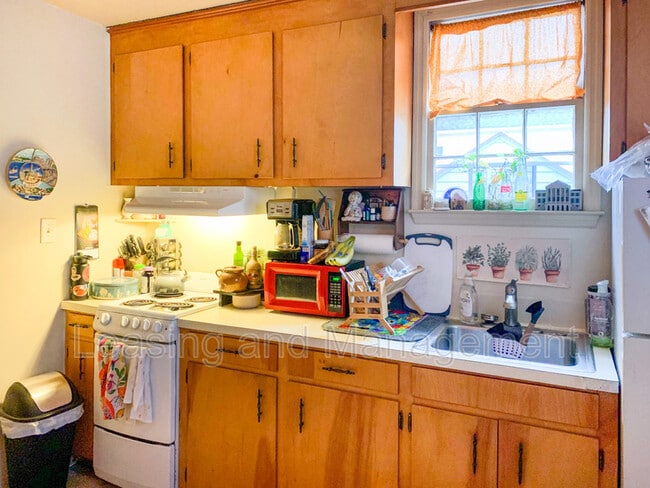 Building Photo - 132 Logan St