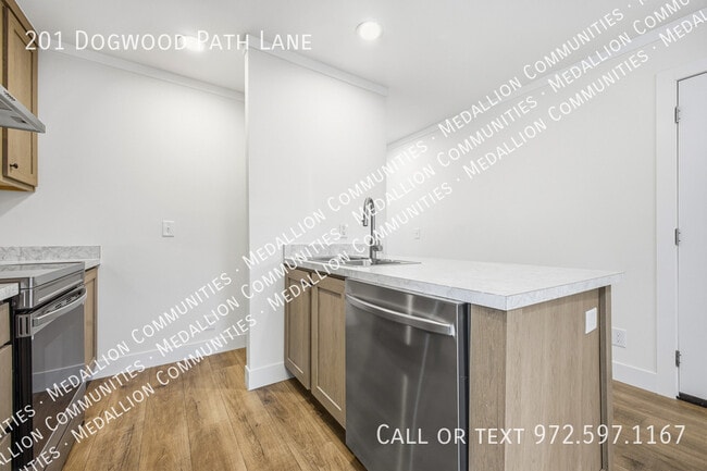 Building Photo - 201 Dogwood Path Ln