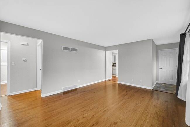 Building Photo - 944 N Jay Ave