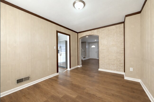 Building Photo - Well-Maintained 4BR Townhome in Prime Baltimore Location