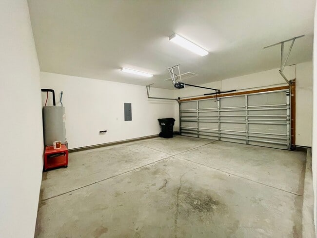 Building Photo - 4476 Farm Lake Dr