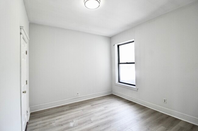 Building Photo - 3720 S Indiana Ave